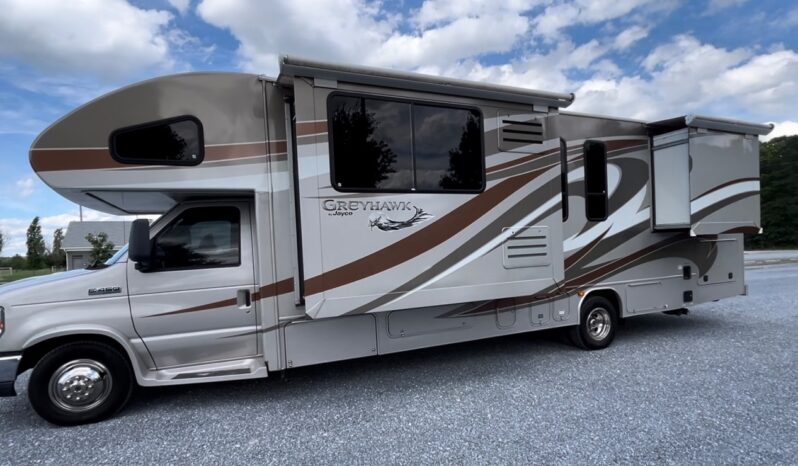 
								2013 Jayco Class C RV GREYHAWK 31 DS full									