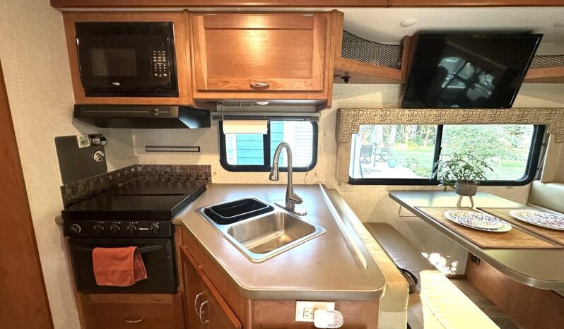 
								2017 Winnebago Class C RV MINNIE WINNIE full									