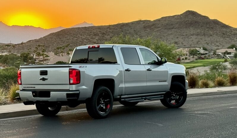 
								2017 Chevrolet Silverado 1500 Crew Cab Z71 LTZ Pickup 4D 5 3/4 ft full									