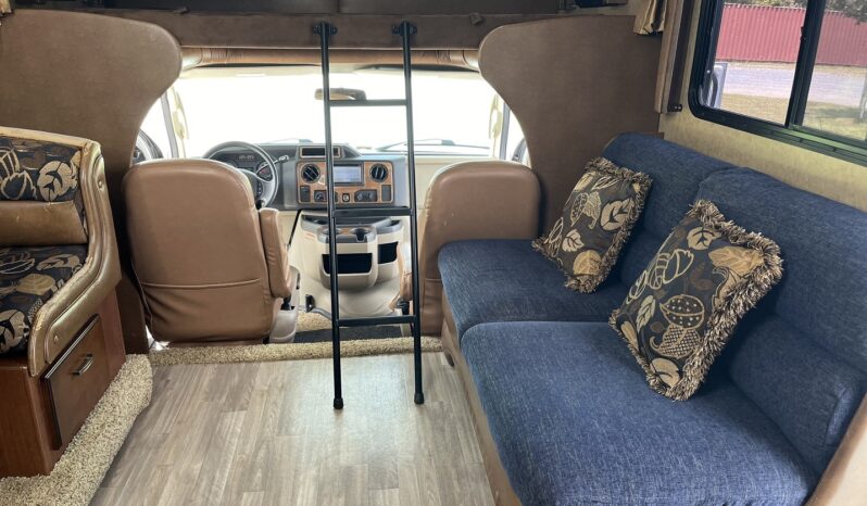 
								2013 Jayco Class C RV GREYHAWK 31 DS full									