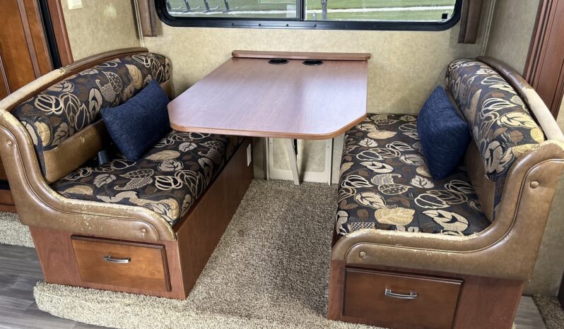 
								2013 Jayco Class C RV GREYHAWK 31 DS full									