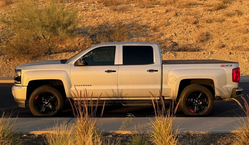 
								2017 Chevrolet Silverado 1500 Crew Cab Z71 LTZ Pickup 4D 5 3/4 ft full									