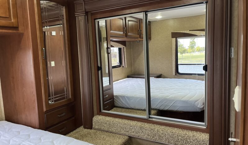 
								2013 Jayco Class C RV GREYHAWK 31 DS full									