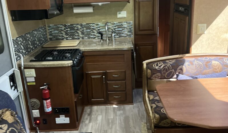 
								2013 Jayco Class C RV GREYHAWK 31 DS full									