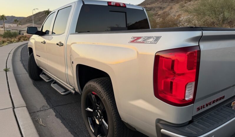 
								2017 Chevrolet Silverado 1500 Crew Cab Z71 LTZ Pickup 4D 5 3/4 ft full									