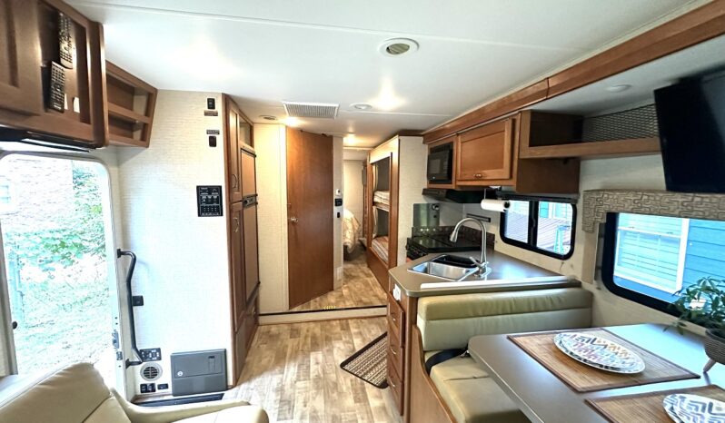 
								2017 Winnebago Class C RV MINNIE WINNIE full									