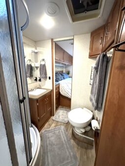 
										2017 Winnebago Class C RV MINNIE WINNIE full									